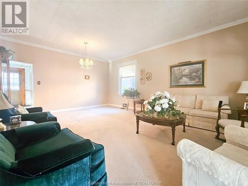 25 Wilson Avenue, Chatham, ON - Indoor Photo Showing Living Room