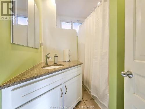 25 Wilson Avenue, Chatham, ON - Indoor Photo Showing Bathroom