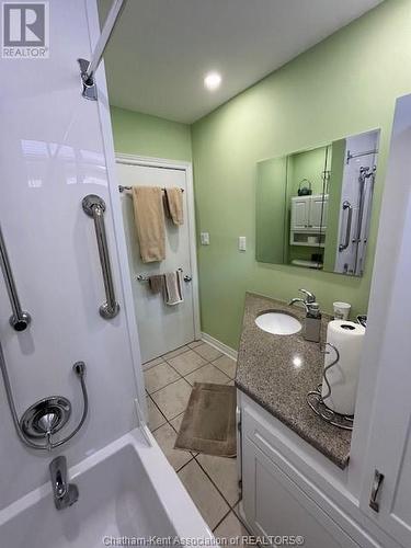 25 Wilson Avenue, Chatham, ON - Indoor Photo Showing Bathroom