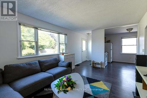 52 Martha Street, Hamilton, ON - Indoor Photo Showing Living Room