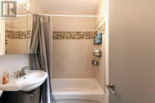 52 Martha Street, Hamilton, ON - Indoor Photo Showing Bathroom