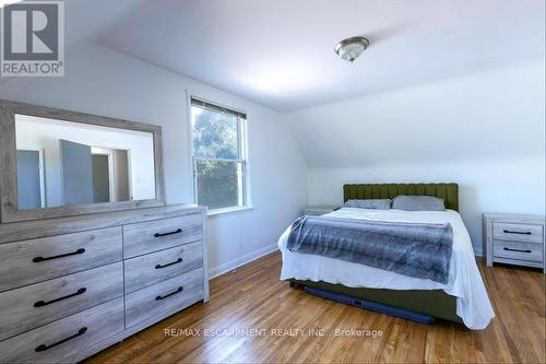 52 Martha Street, Hamilton, ON - Indoor Photo Showing Bedroom