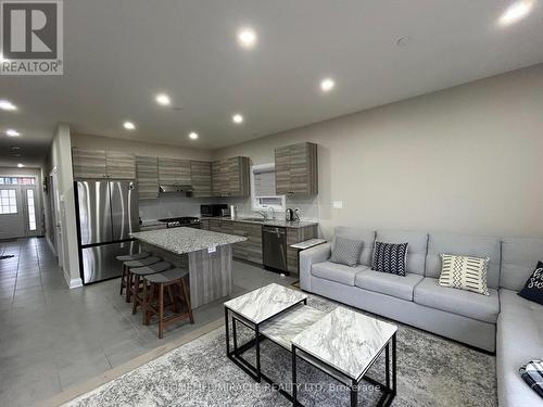 10 Sportsman Hill Street, Kitchener, ON - Indoor Photo Showing Living Room