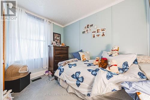 193 Campbell Avenue, Hamilton, ON - Indoor Photo Showing Bedroom