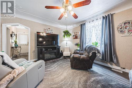 193 Campbell Avenue, Hamilton, ON - Indoor Photo Showing Living Room