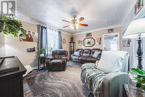 193 Campbell Avenue, Hamilton, ON - Indoor Photo Showing Living Room