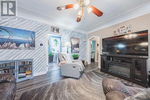 193 Campbell Avenue, Hamilton, ON - Indoor Photo Showing Living Room