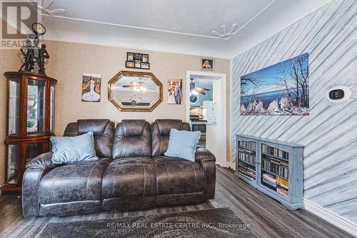 193 Campbell Avenue, Hamilton, ON - Indoor Photo Showing Living Room