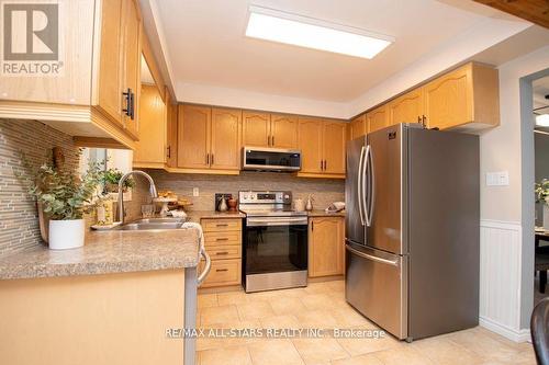 180 Sandringham Drive, Clarington (Courtice), ON - Indoor Photo Showing Kitchen With Double Sink