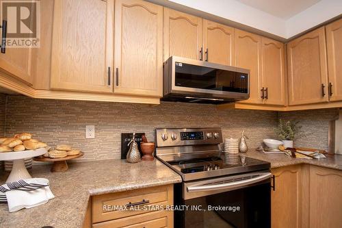 180 Sandringham Drive, Clarington (Courtice), ON - Indoor Photo Showing Kitchen