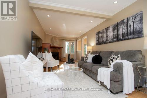 180 Sandringham Drive, Clarington (Courtice), ON - Indoor Photo Showing Living Room