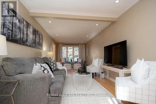 180 Sandringham Drive, Clarington (Courtice), ON - Indoor Photo Showing Living Room