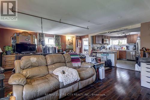 11709 Tracey Street, Malahide (Springfield), ON - Indoor Photo Showing Living Room