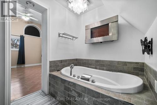 246 Grey Street, London, ON - Indoor Photo Showing Bathroom