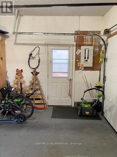 553 1St Street, Owen Sound, ON - Indoor Photo Showing Garage