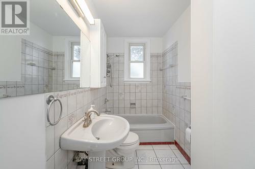 81 East 11Th Street, Hamilton, ON - Indoor Photo Showing Bathroom