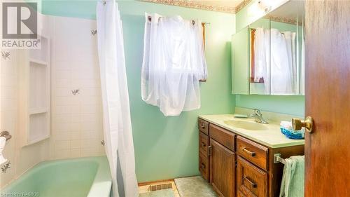 873 14Th Street W, Owen Sound, ON - Indoor Photo Showing Bathroom