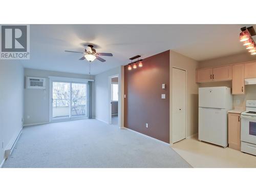 3850 Brown Road Unit# 210, West Kelowna, BC - Indoor Photo Showing Kitchen