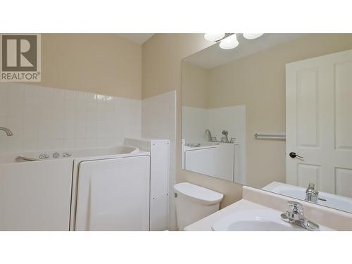 3850 Brown Road Unit# 210, West Kelowna, BC - Indoor Photo Showing Bathroom