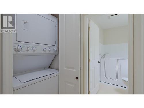 3850 Brown Road Unit# 210, West Kelowna, BC - Indoor Photo Showing Laundry Room