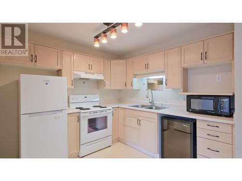 3850 Brown Road Unit# 210, West Kelowna, BC - Indoor Photo Showing Kitchen With Double Sink