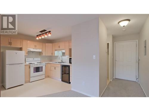 3850 Brown Road Unit# 210, West Kelowna, BC - Indoor Photo Showing Kitchen