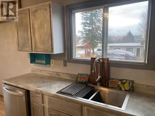 378 Reighmount Drive, Kamloops, BC - Indoor Photo Showing Kitchen With Double Sink