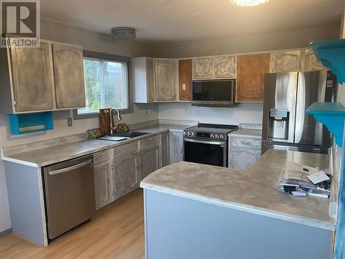 378 Reighmount Drive, Kamloops, BC - Indoor Photo Showing Kitchen