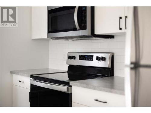 Whirlpool Stainless Steel Appliances - 8900 Jim Bailey Road Unit# 171, Kelowna, BC 