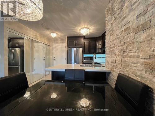 435 - 3888 Duke Of York Boulevard, Mississauga, ON - Indoor Photo Showing Kitchen With Stainless Steel Kitchen