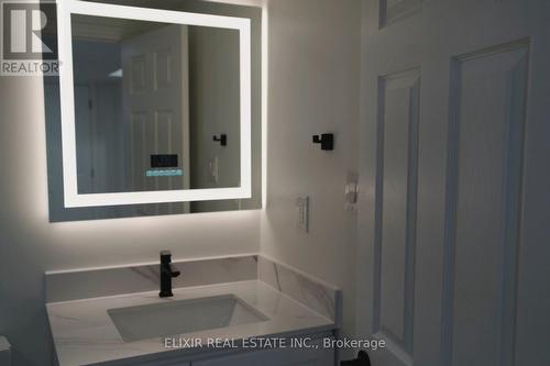 4010 Phoenix Way, Oakville, ON - Indoor Photo Showing Bathroom