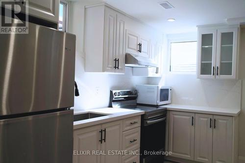 4010 Phoenix Way, Oakville, ON - Indoor Photo Showing Kitchen