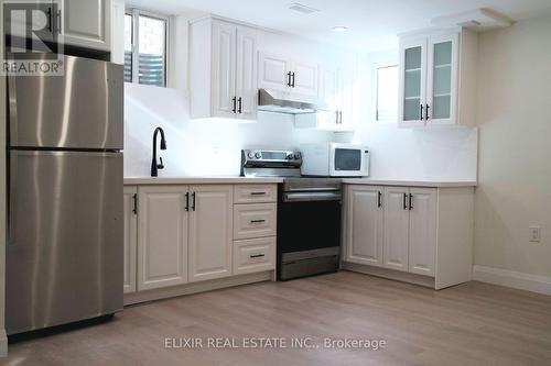 4010 Phoenix Way, Oakville, ON - Indoor Photo Showing Kitchen