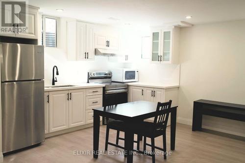 4010 Phoenix Way, Oakville, ON - Indoor Photo Showing Kitchen