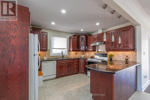 1328 Cawthra Road, Mississauga, ON - Indoor Photo Showing Kitchen