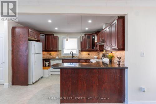 1328 Cawthra Road, Mississauga, ON - Indoor Photo Showing Kitchen