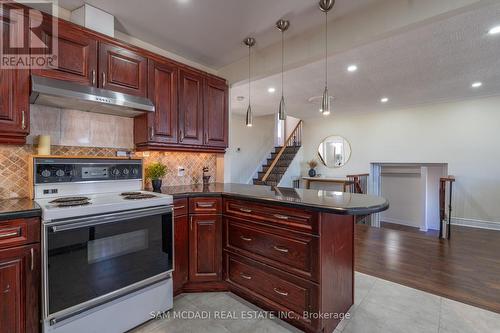 1328 Cawthra Road, Mississauga, ON - Indoor Photo Showing Kitchen