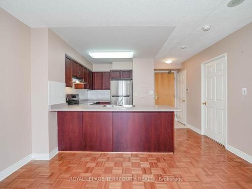 1708-43 Eglinton Ave E, Toronto, ON - Indoor Photo Showing Kitchen