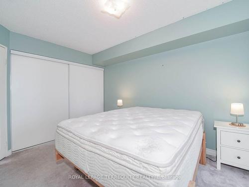 1708-43 Eglinton Ave E, Toronto, ON - Indoor Photo Showing Bedroom