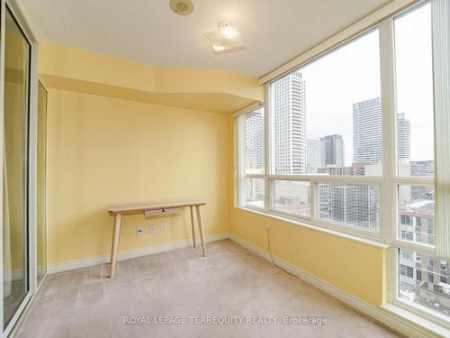 1708-43 Eglinton Ave E, Toronto, ON - Indoor Photo Showing Other Room