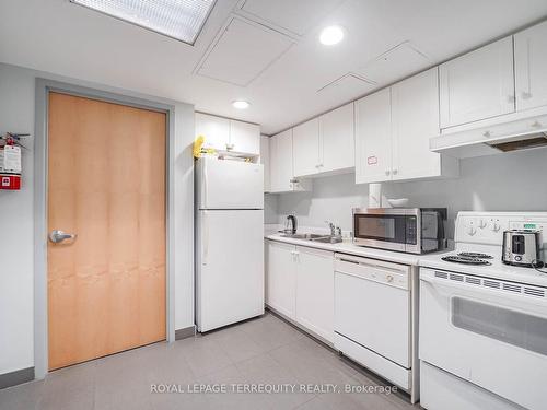 1708-43 Eglinton Ave E, Toronto, ON - Indoor Photo Showing Kitchen With Double Sink