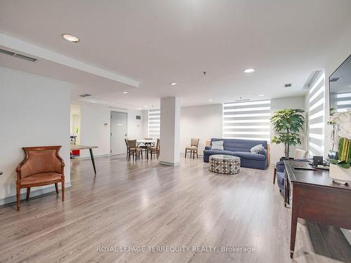 1708-43 Eglinton Ave E, Toronto, ON - Indoor Photo Showing Living Room