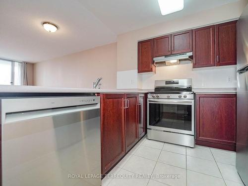 1708-43 Eglinton Ave E, Toronto, ON - Indoor Photo Showing Kitchen