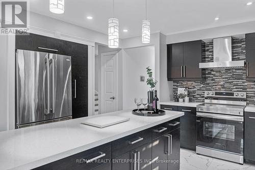 3821 Trelawny Circle, Mississauga, ON - Indoor Photo Showing Kitchen With Upgraded Kitchen