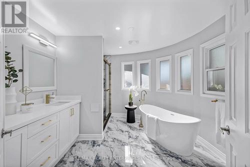 3821 Trelawny Circle, Mississauga, ON - Indoor Photo Showing Bathroom