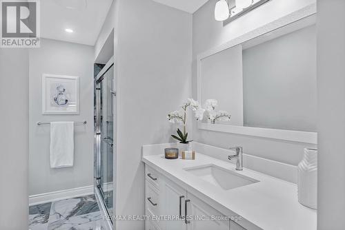 3821 Trelawny Circle, Mississauga, ON - Indoor Photo Showing Bathroom