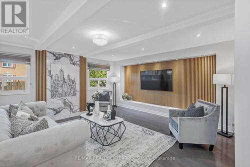 3821 Trelawny Circle, Mississauga, ON - Indoor Photo Showing Living Room