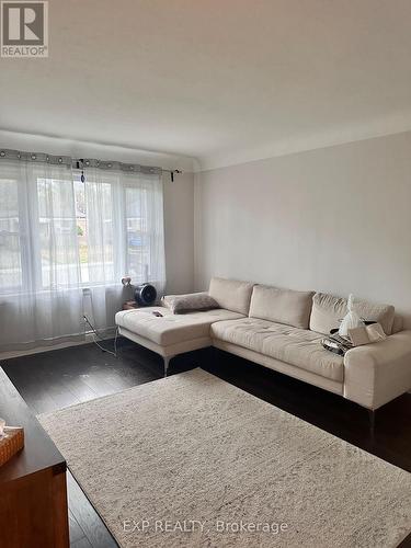 358 East 22Nd Street, Hamilton, ON - Indoor Photo Showing Living Room