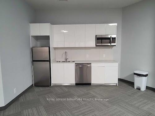 909-652 Princess St, Kingston, ON - Indoor Photo Showing Kitchen With Stainless Steel Kitchen