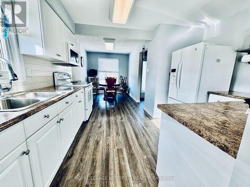 41 Winterfold Drive, Brampton, ON - Indoor Photo Showing Kitchen